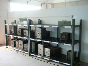 塑膠模具放置區一角
